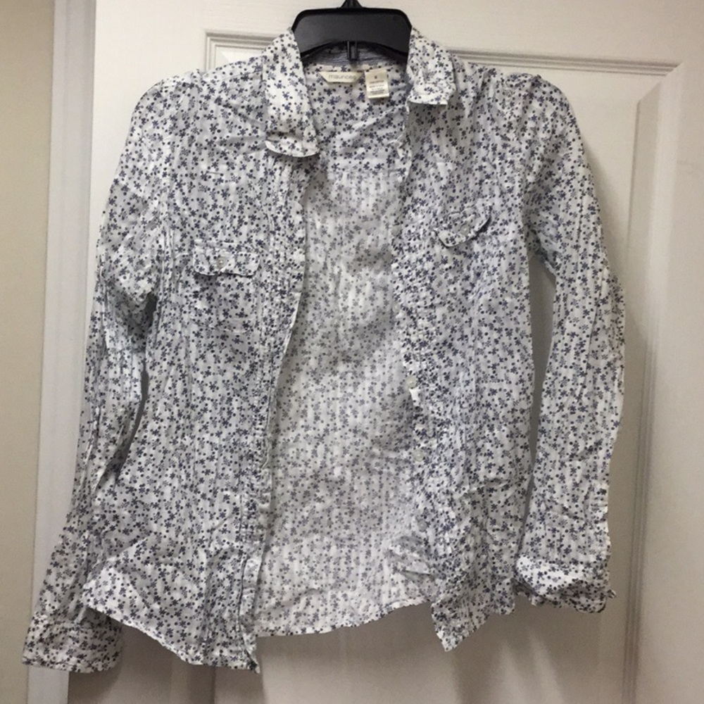 Maurices white & blue flower button down